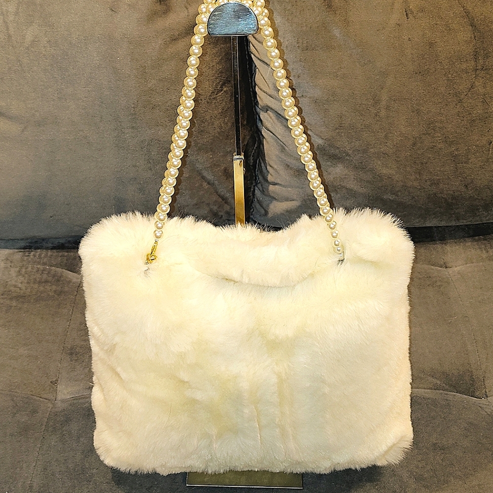 NWT LOUENHIDE KIKI MAISE VINTAGE WHITE FAUX FUR TOTE W/ FAUX PEARL HANDLES SCARF - Picture 5 of 12